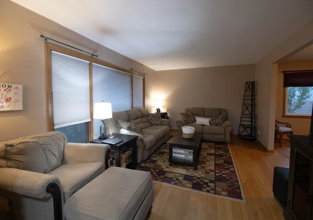 Photo 4 of Single family home for sale at 7202 Exner Rd, Darien, IL 60561 | MLS# 12760729 | Listing updated on 2026-09-27