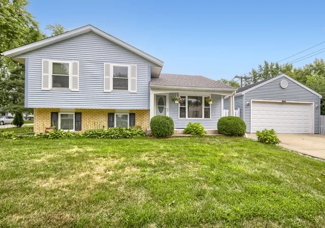 Photo 1 of Single family home for sale at 1619 Friedrich St, Glendale Heights, IL 60139 | MLS# 12760736 | Listing updated on 2026-09-23