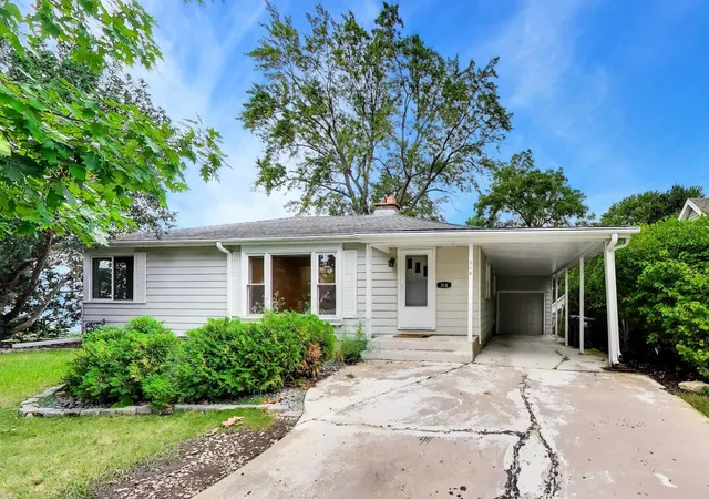 Photo 2 of Single family home for sale at 318 S Hale St, Palatine, IL 60067 | MLS# 12760739 | Listing updated on 2026-09-23