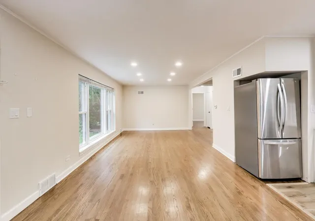 Photo 3 of Single family home for sale at 318 S Hale St, Palatine, IL 60067 | MLS# 12760739 | Listing updated on 2026-10-16