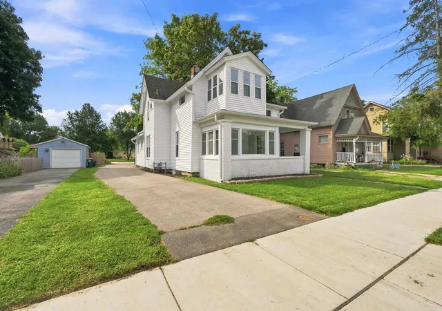 Photo 3 of Single family home for sale at 428 E Wilson St, Batavia, IL 60510 | MLS# 12760744 | Listing updated on 2026-10-06