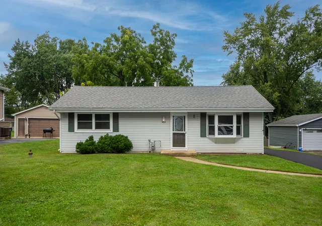 Photo 1 of Single family home for sale at 2312 Briar Ln, Lindenhurst, IL 60046 | MLS# 12760746 | Listing updated on 2026-10-04