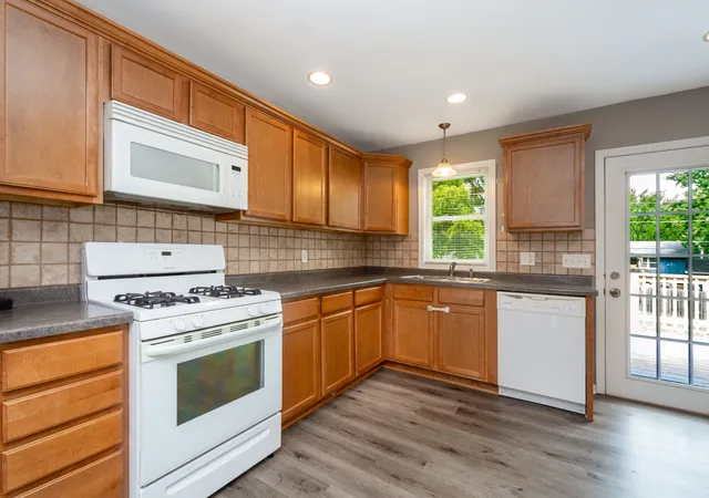 Photo 4 of Single family home for sale at 2312 Briar Ln, Lindenhurst, IL 60046 | MLS# 12760746 | Listing updated on 2026-10-04