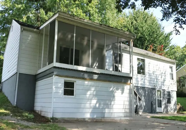 Photo 3 of Single family home for sale at 201 Williford Rd, Jonesboro, IL 62952 | MLS# 12760750 | Listing updated on 2026-09-25