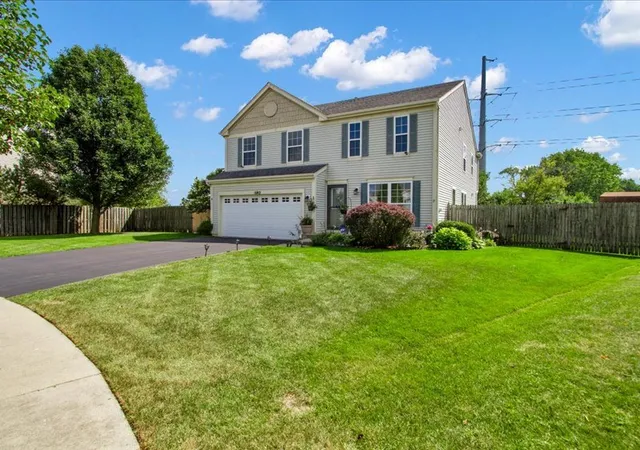 Photo 3 of Single family home for sale at 10871 Great Plaines Ct, Huntley, IL 60142 | MLS# 12760757 | Listing updated on 2026-10-06