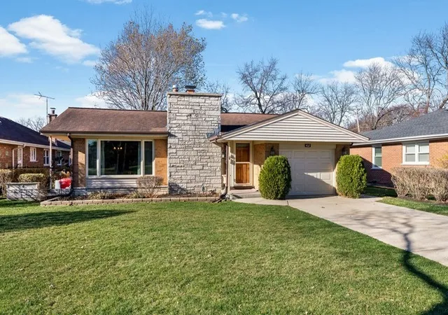Photo 1 of Single family home for sale at 402 S Wa Ta Ave, Mount Prospect, IL 60056 | MLS# 12760759 | Listing updated on 2026-09-22