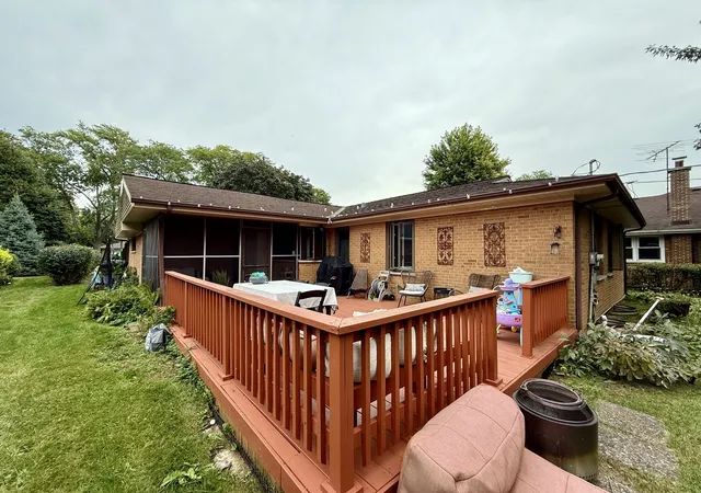 Photo 3 of Single family home for sale at 402 S Wa Ta Ave, Mount Prospect, IL 60056 | MLS# 12760759 | Listing updated on 2026-09-22