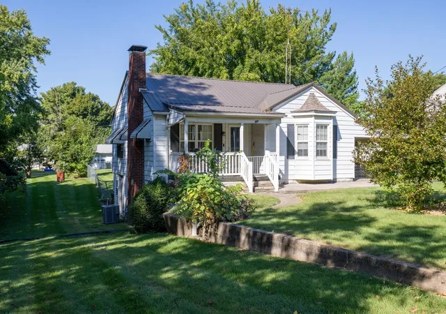 Photo 2 of Single family home for sale at 1012 Opdyke St, Chester, IL 62233 | MLS# 12760770 | Listing updated on 2026-10-23