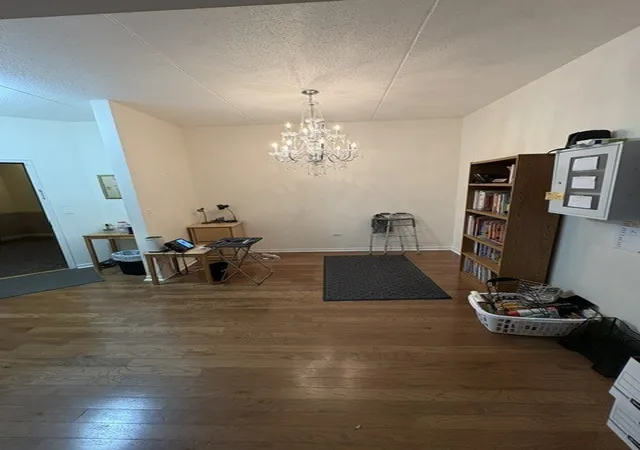 Listing Photo 5 - Condo for sale in building located at 715 Astor Ln, Wheeling, IL 60090 - Unit #201