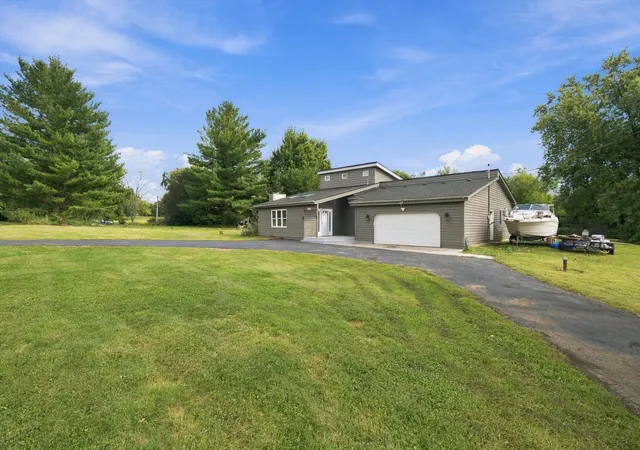 Photo 3 of Single family home for sale at 911 Kohley Rd, Lisle, IL 60532 | MLS# 12760774 | Listing updated on 2026-09-25