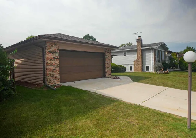Photo 2 of Single family home for sale at 3103 Smoke Tree Ct, Hazel Crest, IL 60429 | MLS# 12760785 | Listing updated on 2026-09-21
