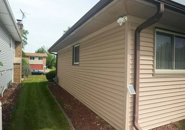 Photo 3 of Single family home for sale at 3103 Smoke Tree Ct, Hazel Crest, IL 60429 | MLS# 12760785 | Listing updated on 2026-09-21