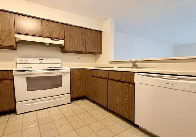 Photo 4 of Condo for sale at 33661 N Royal Oak Ln #105, Grayslake, IL 60030 | MLS# 12760803 | Listing updated on 2026-09-24
