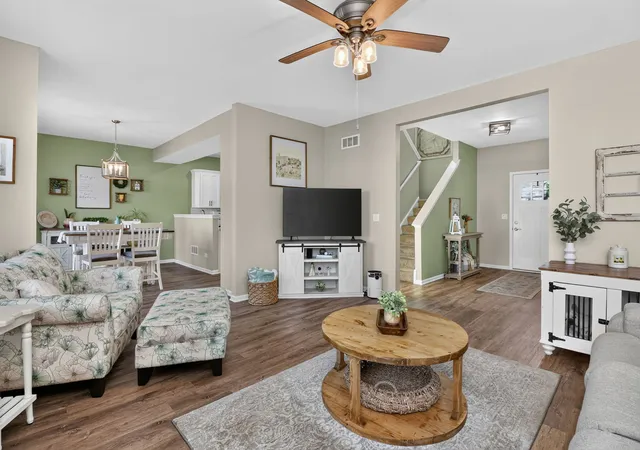 Photo 4 of Single family home for sale at 1502 Roth Dr, Joliet, IL 60431 | MLS# 12760808 | Listing updated on 2026-10-05