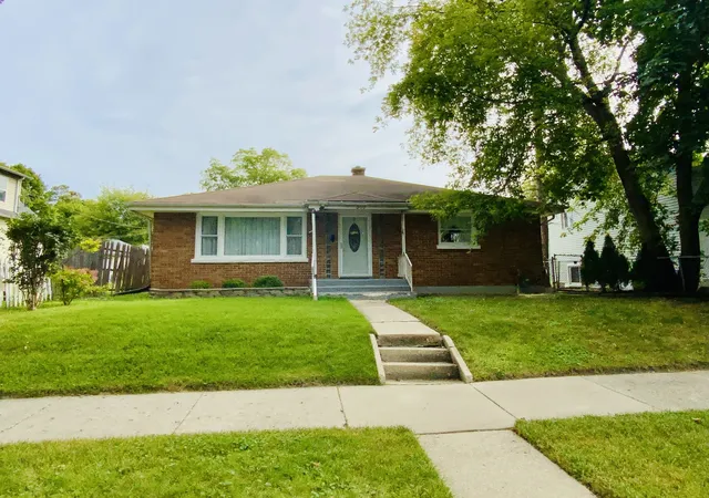 Photo 1 of Single family home for sale at 909 Prescott St, Waukegan, IL 60085 | MLS# 12760839 | Listing updated on 2026-09-22