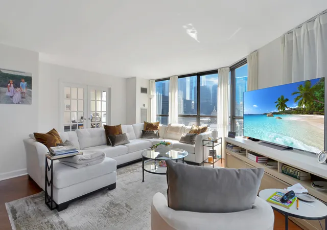 Photo 2 of Condo for sale at 405 N Wabash Ave #3204, Chicago, IL 60611 | MLS# 12760840 | Listing updated on 2026-09-16