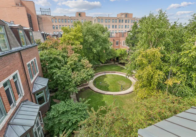 Photo 1 of Townhouse for sale at 1351 W Altgeld St #4I, Chicago, IL 60614 | MLS# 12760844 | Listing updated on 2026-09-23