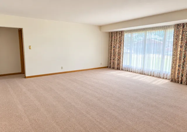 Photo 3 of Single family home for sale at 174 Linden Ln, Chicago Heights, IL 60411 | MLS# 12760846 | Listing updated on 2026-10-02