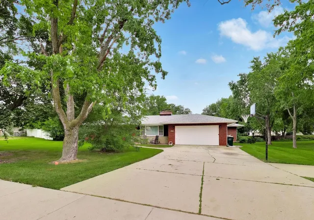Photo 3 of Single family home for sale at 10s021 Plainfield Naperville Rd, Naperville, IL 60564 | MLS# 12760850 | Listing updated on 2026-09-22