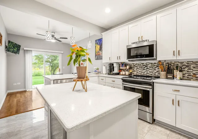 Photo 3 of Townhouse for sale at 1693 S Candlestick Way #1693, Waukegan, IL 60085 | MLS# 12760886 | Listing updated on 2026-09-19
