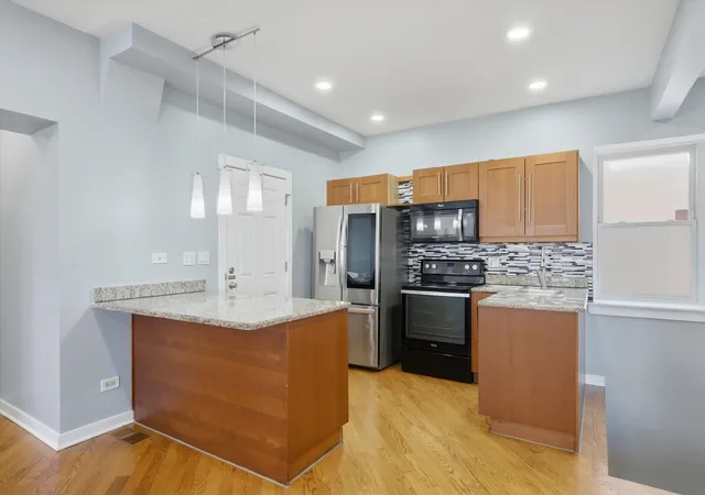 Listing Photo 5 - Condo for sale in building located at 4304 N Saint Louis Ave, Chicago, IL 60618 - Unit #1B