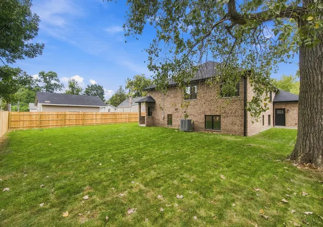Photo 4 of Single family home for sale at 8612 Mcvicker Ave, Burbank, IL 60459 | MLS# 12760898 | Listing updated on 2026-09-22