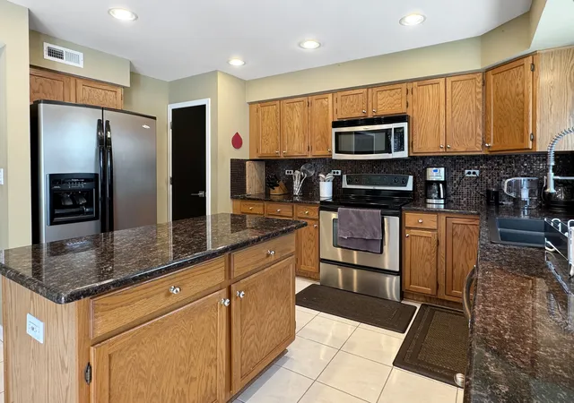 Photo 2 of Single family home for sale at 324 Chesapeake Ln, Bloomingdale, IL 60108 | MLS# 12760906 | Listing updated on 2026-09-22
