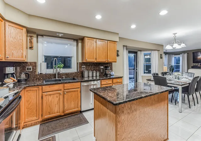 Photo 2 of Single family home for sale at 324 Chesapeake Ln, Bloomingdale, IL 60108 | MLS# 12760906 | Listing updated on 2026-10-05