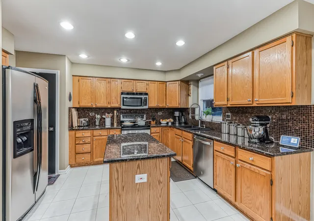 Photo 3 of Single family home for sale at 324 Chesapeake Ln, Bloomingdale, IL 60108 | MLS# 12760906 | Listing updated on 2026-10-05