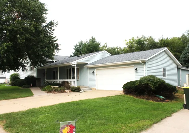 Photo 3 of Single family home for sale at 419 Richmond Hl Dr, Geneseo, IL 61254 | MLS# 12760916 | Listing updated on 2026-09-22