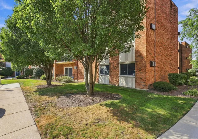 Photo 2 of Condo for sale at 9724 S Karlov Ave #304, Oak Lawn, IL 60453 | MLS# 12760923 | Listing updated on 2026-09-22