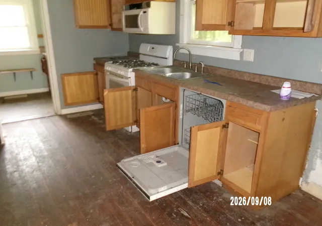 Photo 4 of Single family home for sale at 402 W Chestnut St, Hoopeston, IL 60942 | MLS# 12760927 | Listing updated on 2026-09-22