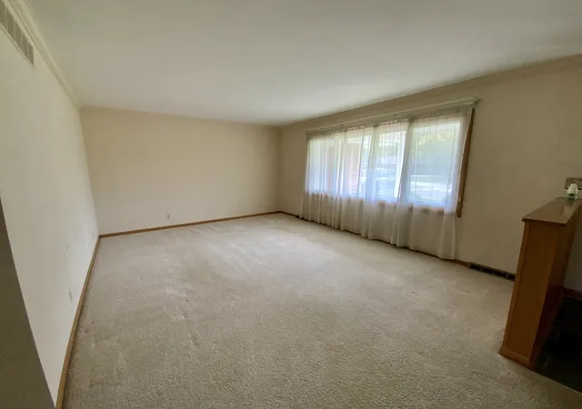 Photo 3 of Single family home for sale at 2271 Fitchome St, Aurora, IL 60506 | MLS# 12760929 | Listing updated on 2026-10-01