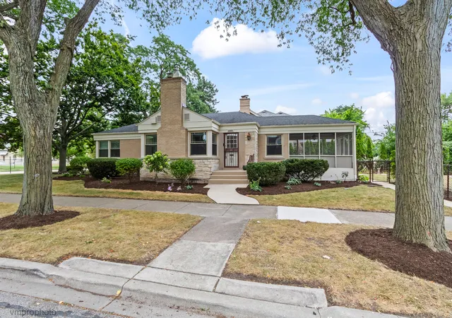Photo 1 of Single family home for sale at 1501 N Jackson Ave, River Forest, IL 60305 | MLS# 12760933 | Listing updated on 2026-10-24