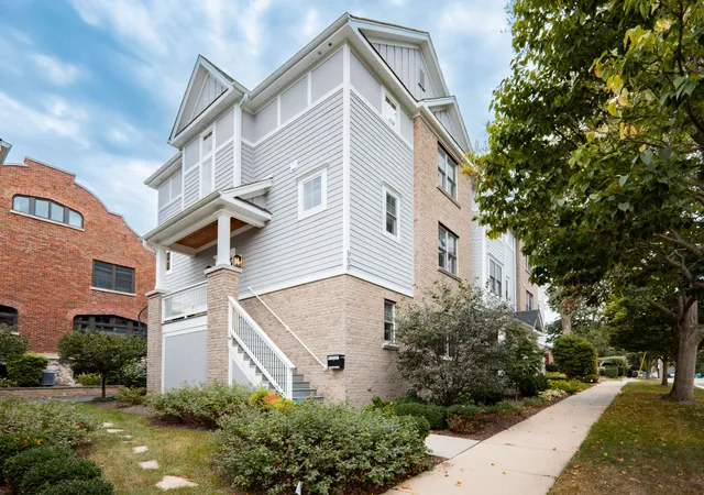 Photo 1 of Townhouse for sale at 550 Ohio Ave #550, St. Charles, IL 60174 | MLS# 12760937 | Listing updated on 2026-09-22