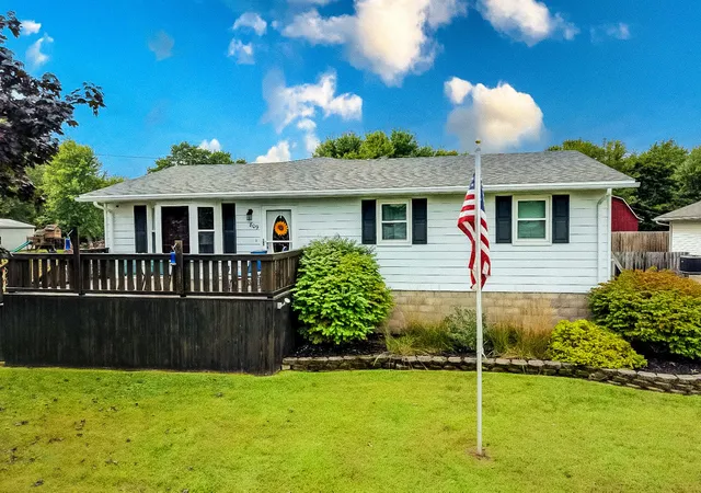 Single family home for sale at 809 N Market St, Watseka, IL 60970 | MLS# 12760942