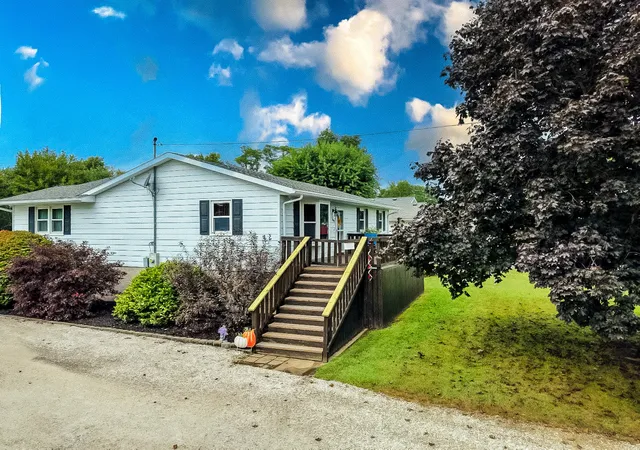 Photo 3 of Single family home for sale at 809 N Market St, Watseka, IL 60970 | MLS# 12760942 | Listing updated on 2026-09-23