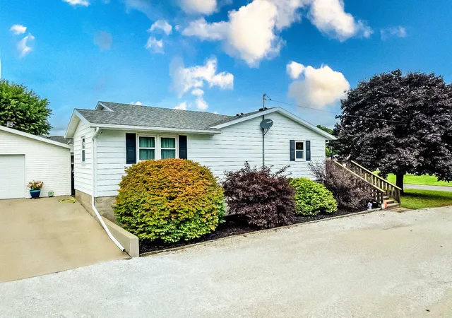 Photo 4 of Single family home for sale at 809 N Market St, Watseka, IL 60970 | MLS# 12760942 | Listing updated on 2026-09-23
