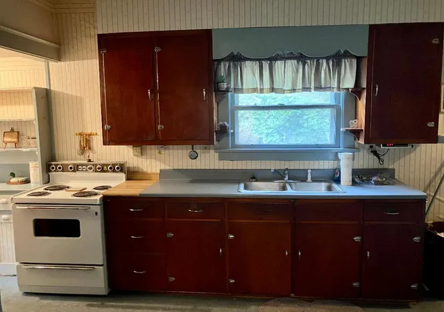 Photo 2 of Single family home for sale at 412 Monroe Ave, Dixon, IL 61021 | MLS# 12760943 | Listing updated on 2026-09-29