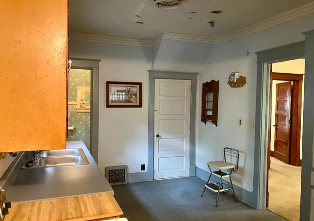 Photo 4 of Single family home for sale at 412 Monroe Ave, Dixon, IL 61021 | MLS# 12760943 | Listing updated on 2026-09-29