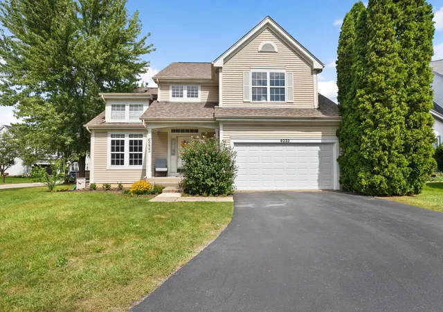 Photo 1 of Single family home for sale at 6233 Formoor Ln, Gurnee, IL 60031 | MLS# 12760978 | Listing updated on 2026-09-22