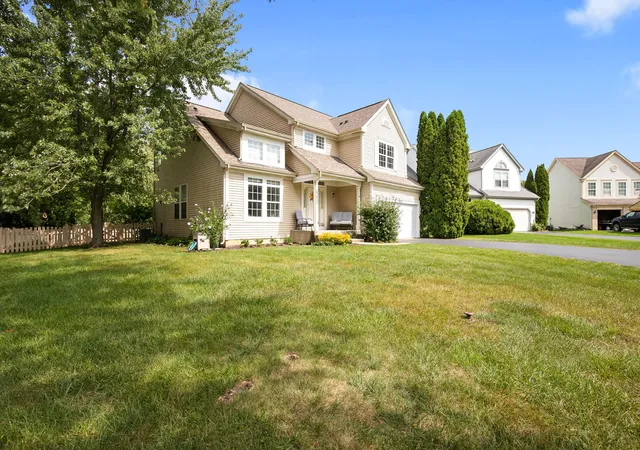 Photo 2 of Single family home for sale at 6233 Formoor Ln, Gurnee, IL 60031 | MLS# 12760978 | Listing updated on 2026-09-22