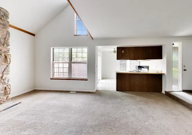 Photo 3 of Townhouse for sale at 913 Campbell Dr, Gurnee, IL 60031 | MLS# 12760979 | Listing updated on 2026-09-22