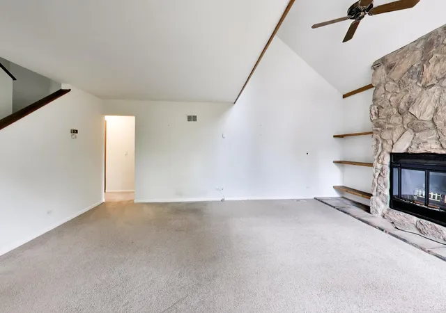 Photo 4 of Townhouse for sale at 913 Campbell Dr, Gurnee, IL 60031 | MLS# 12760979 | Listing updated on 2026-09-22