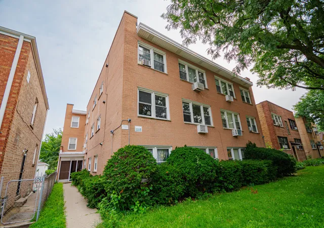 Photo 1 of Condo for sale at 2724 W Berwyn Ave #2B, Chicago, IL 60625 | MLS# 12760983 | Listing updated on 2026-09-22