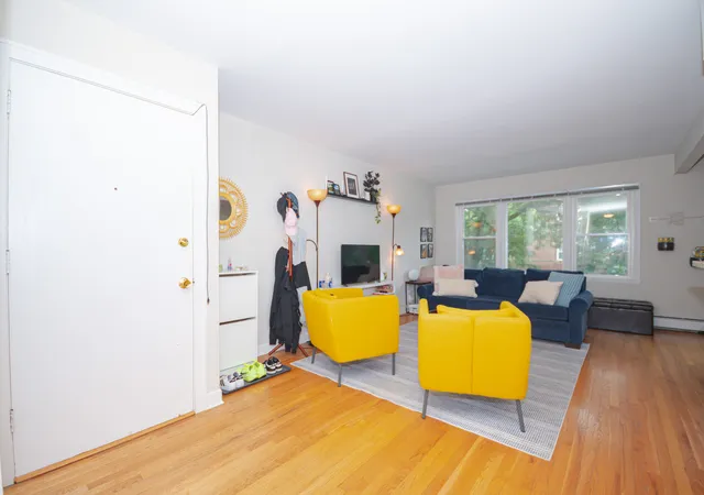Photo 2 of Condo for sale at 2724 W Berwyn Ave #2B, Chicago, IL 60625 | MLS# 12760983 | Listing updated on 2026-09-22