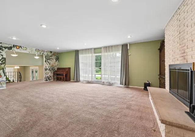 Photo 4 of Single family home for sale at 4708 N Burman Dr, Crystal Lake, IL 60014 | MLS# 12760992 | Listing updated on 2026-09-22