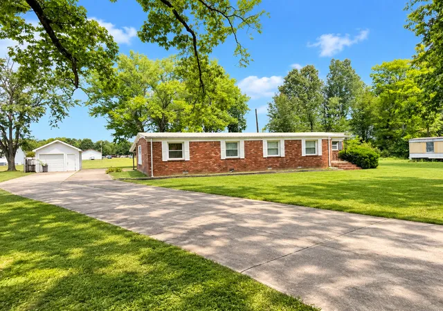 Photo 2 of Single family home for sale at 1111 E 7th Street, Metropolis, IL 62960 | MLS# 12760997 | Listing updated on 2026-10-06