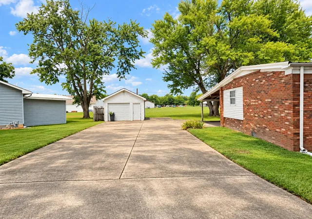 Photo 3 of Single family home for sale at 1111 E 7th Street, Metropolis, IL 62960 | MLS# 12760997 | Listing updated on 2026-10-06