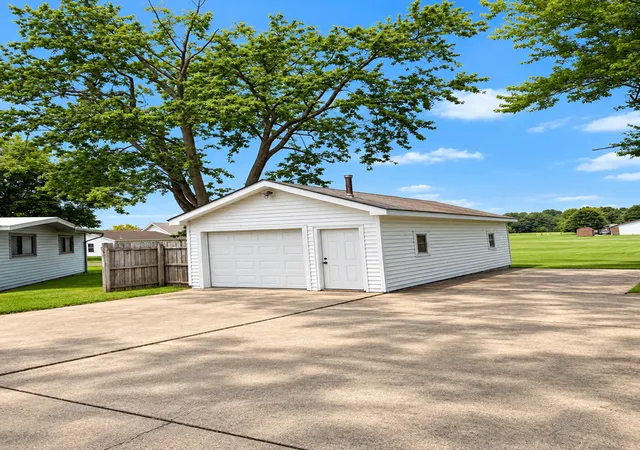 Photo 3 of Single family home for sale at 1111 E 7th Street, Metropolis, IL 62960 | MLS# 12760997 | Listing updated on 2026-10-06
